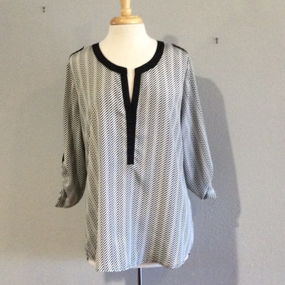 Antilia Femme Black/White Chevron Print High-Low V-neck Pullover Blouse XL